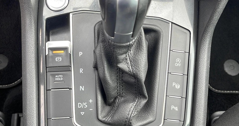 Volkswagen Tiguan cena 89900 przebieg: 141455, rok produkcji 2019 z Leśna małe 379